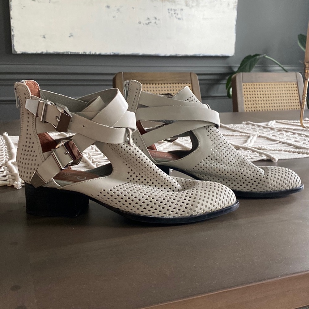 Jeffrey Campbell Everly size 9 booties